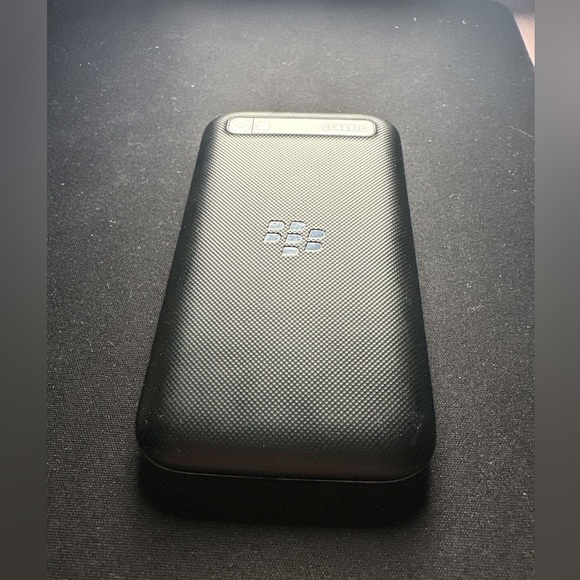 BlackBerry Classic (Unlocked) - Picture 2 of 6